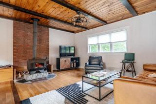 Spruce Cove Cabin - Midcentury Escape by Portsmouth - 7