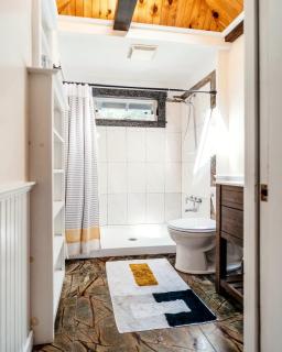 Spruce Cove Cabin - Midcentury Escape by Portsmouth - 5