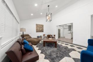 Bright Modern Home - 0