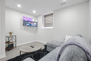 Cozy Calm & Private 1-Bedroom Basement Suite with Parking - 9