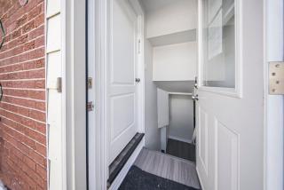Cozy Calm & Private 1-Bedroom Basement Suite with Parking - 4