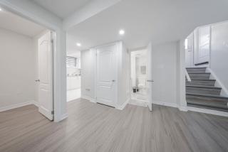 Cozy Calm & Private 1-Bedroom Basement Suite with Parking - 2