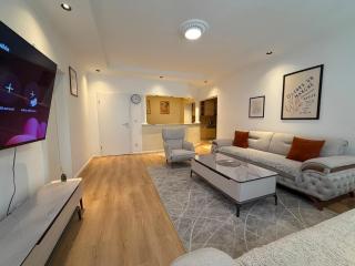 Luxury 3BDR Apartment in Center - 7
