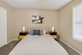 Relax in this spacious 2BR apartment - 0