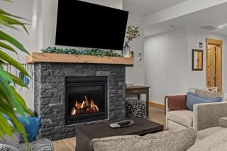 Luxury Mountain Haven Views Hot Tub Central Bridgette Bar Main St - 1
