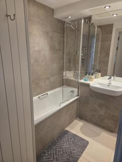 Cosy Retreat in Gloucester - 8