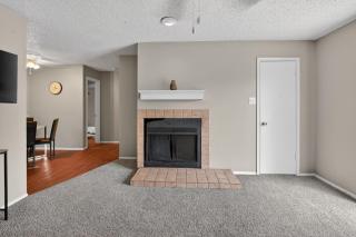District West 2BR near shopping & dining - 4