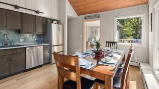 Stowe Woods Chalet - Hot Tub Fam-Friendly & Cozy - 8