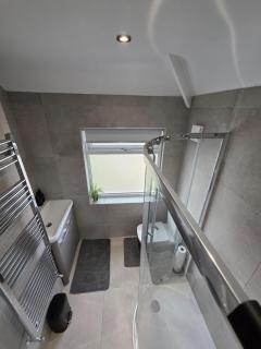 NEW-BHX-NEC-HS2-4Bed-Sleeps 6-Parking-WiFi - 2