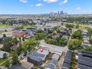 Urban Hideaway Walk to Shops 3BR 8px - 8