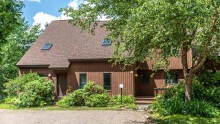Stonybrook - Spacious Apt with Fireplace - Great for Groups - 0