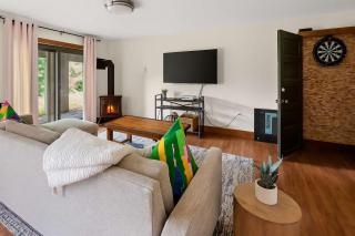 Stonybrook - Spacious Apt with Fireplace - Great for Groups - 6