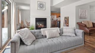 Stonybrook - Spacious Apt with Fireplace - Great for Groups - 1