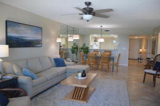 504 Surf Dweller by Alicia Hollis Realtor Rentals - Open March 16th Week - 4