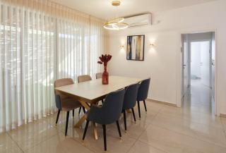 GABRIEL APARTMENTS - Jacuzzi & Panoramic JLM View Steps to Shaare Zedek Hospital - 7