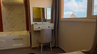 Isis's pyramids view INN - 8