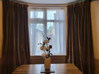 Seaside Flat with Fast WiFi - 6