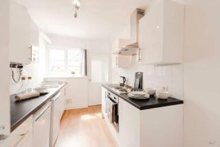 Doncaster Budget Room in Shared House w Kitchen - 8