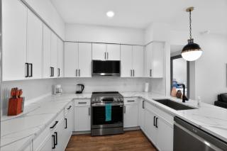 Comfortable 1-bedroom with modern amenities - 4