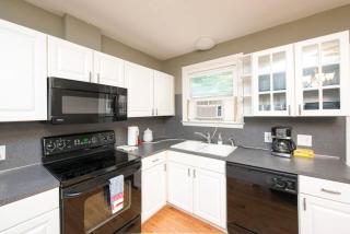 Adorable 3 Bedroom Beach House - Walking Distance - 5
