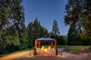 Sequoia Meadows Fire Pit + Hot Tub + AC - 1