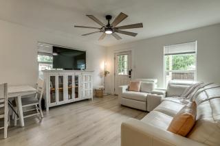Quaint Houston Bungalow w/ Private Yard - 9