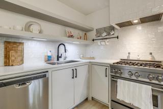 Quaint Houston Bungalow w/ Private Yard - 4