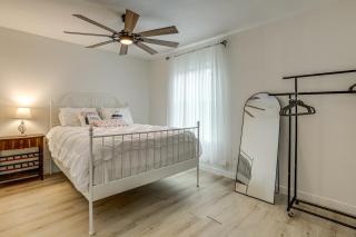 Quaint Houston Bungalow w/ Private Yard - 3