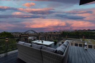 Bridge View Roof Terrace Penthouse- 2 Bed- Sleeps 6 - 0