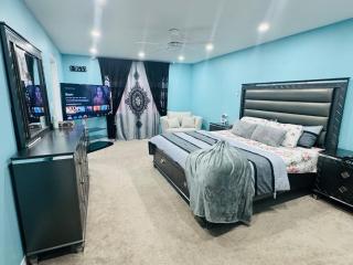 4 Bed 4 Bath Home in Prime Niagara Area 2700 sqf - 3