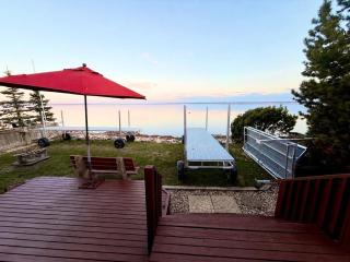 Lakefront home with great wifi - 0