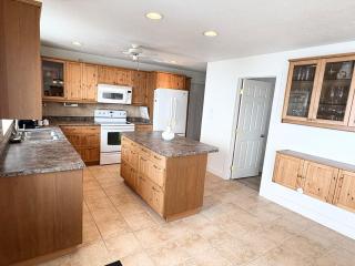 Lakefront home with great wifi - 5