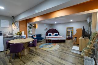 VIBES! Free Parking, Piano, King Bed - 2