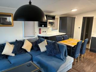 Cabin Sleeps 6 with pets - 9