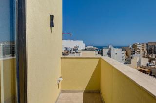 2BR APT 2 Ensuite Baths Sea Views 3 Min to Beach - 8