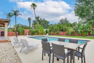5 Mi to Anna Maria Island! Family Getaway w/ Pool - 8