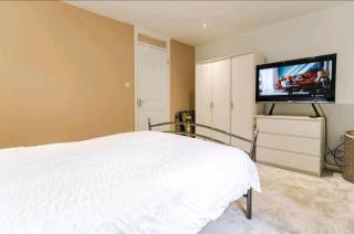 House Sleeps 8 with Garden and Parking - 7