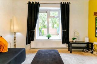 House Sleeps 8 with Garden and Parking - 7