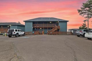 Sunset Haven Oceanfront Hotel - 8