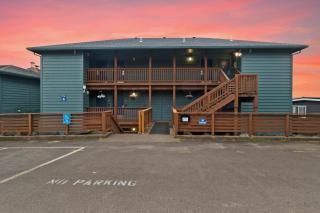 Sunset Haven Oceanfront Hotel - 4