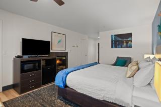 Sunset Haven Oceanfront Hotel - 2