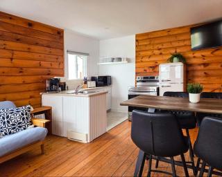 Hunts Point 2-BR Oceanview Rustic Coastal Retreat - 5