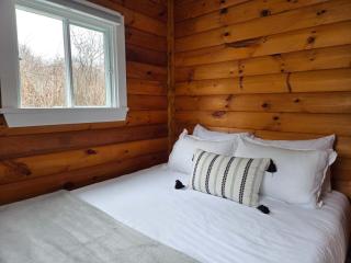 Hunts Point 2-BR Oceanview Rustic Coastal Retreat - 2