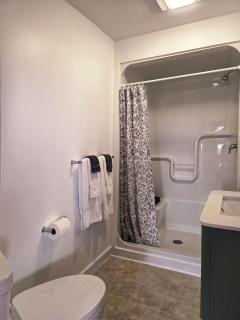 Hunts Point 2-BR Oceanview Rustic Coastal Retreat - 4