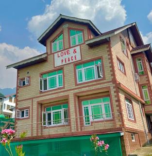Love & Peace Homestay - 0