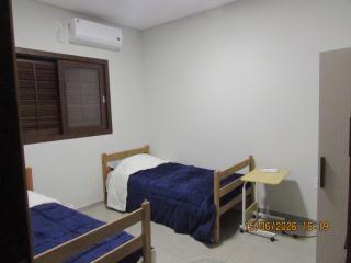 Quarto Twin para HOMENS, camas separadas e EXCLUSIVAS, Lavanderia rápida 70min Ideal para temporadas longas 10min de Nova Veneza e Criciúma - 1