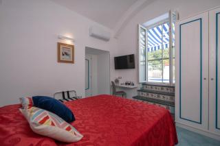 Grecale - stunning sea-view apartment with patio, up to 5 guests - 1