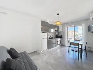 Air-conditioned apartment on the port side - 0