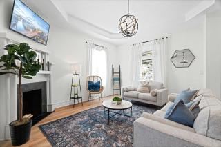 Designer 2BR - Historic Charm Walk to Fun - 6