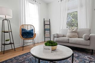 Designer 2BR - Historic Charm Walk to Fun - 4